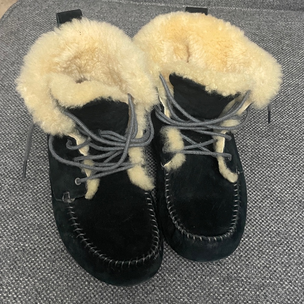 UGG  Ankle Moccasin Boots Black Shearling Women's Chickadee  7